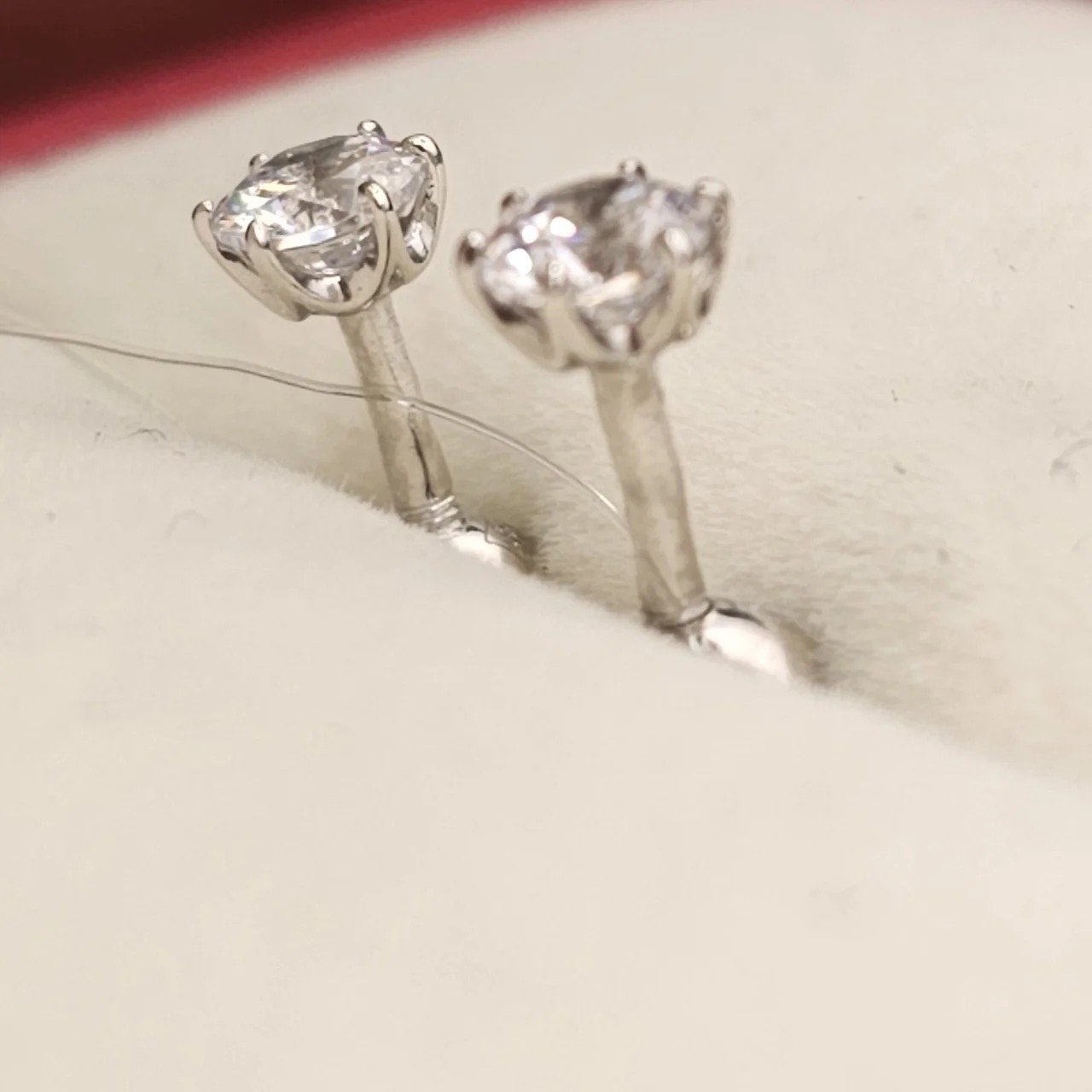 Серьги Deimantas 107772090 1,03гр. купить,NaN