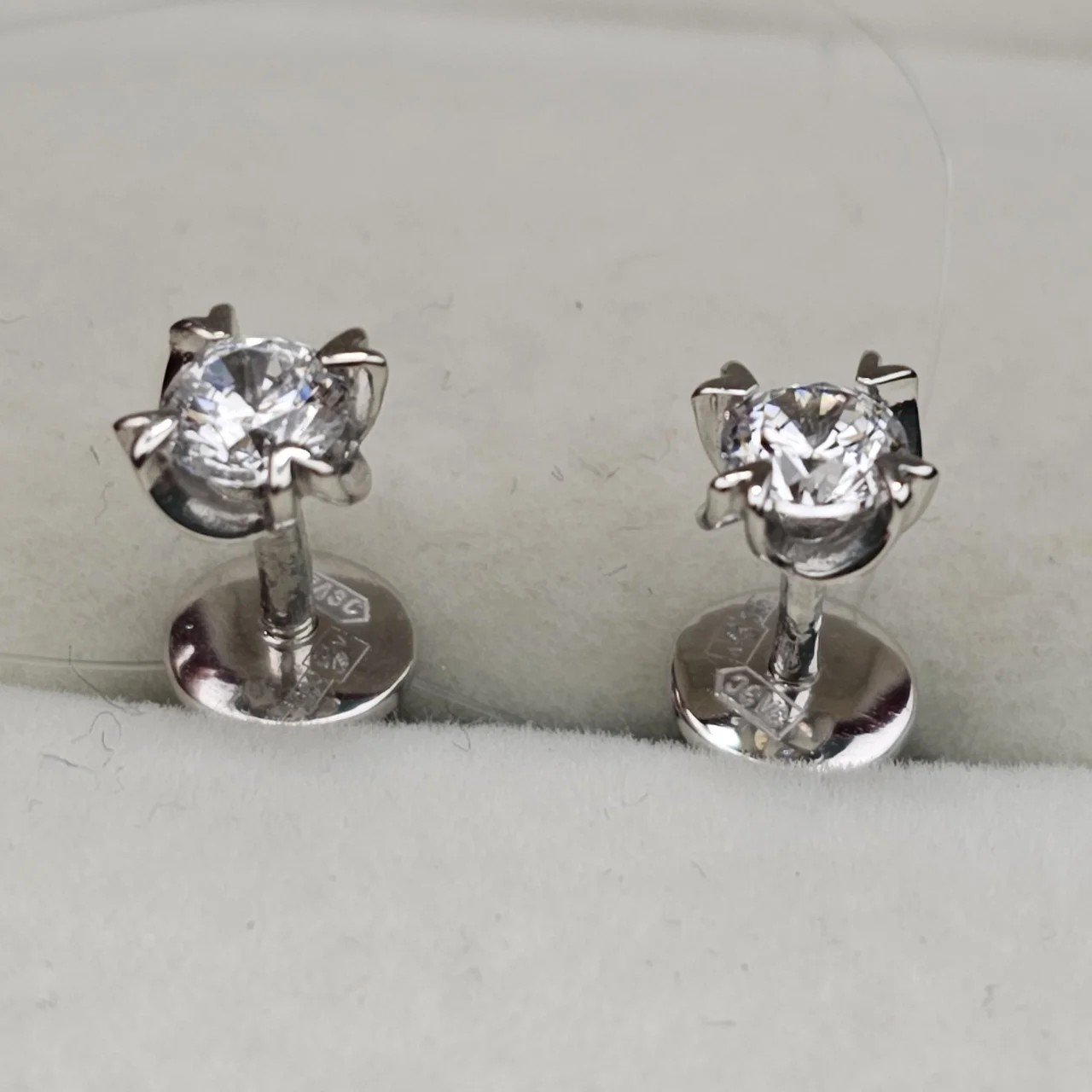 Серьги Deimantas 107772098 1,34гр. купить,NaN