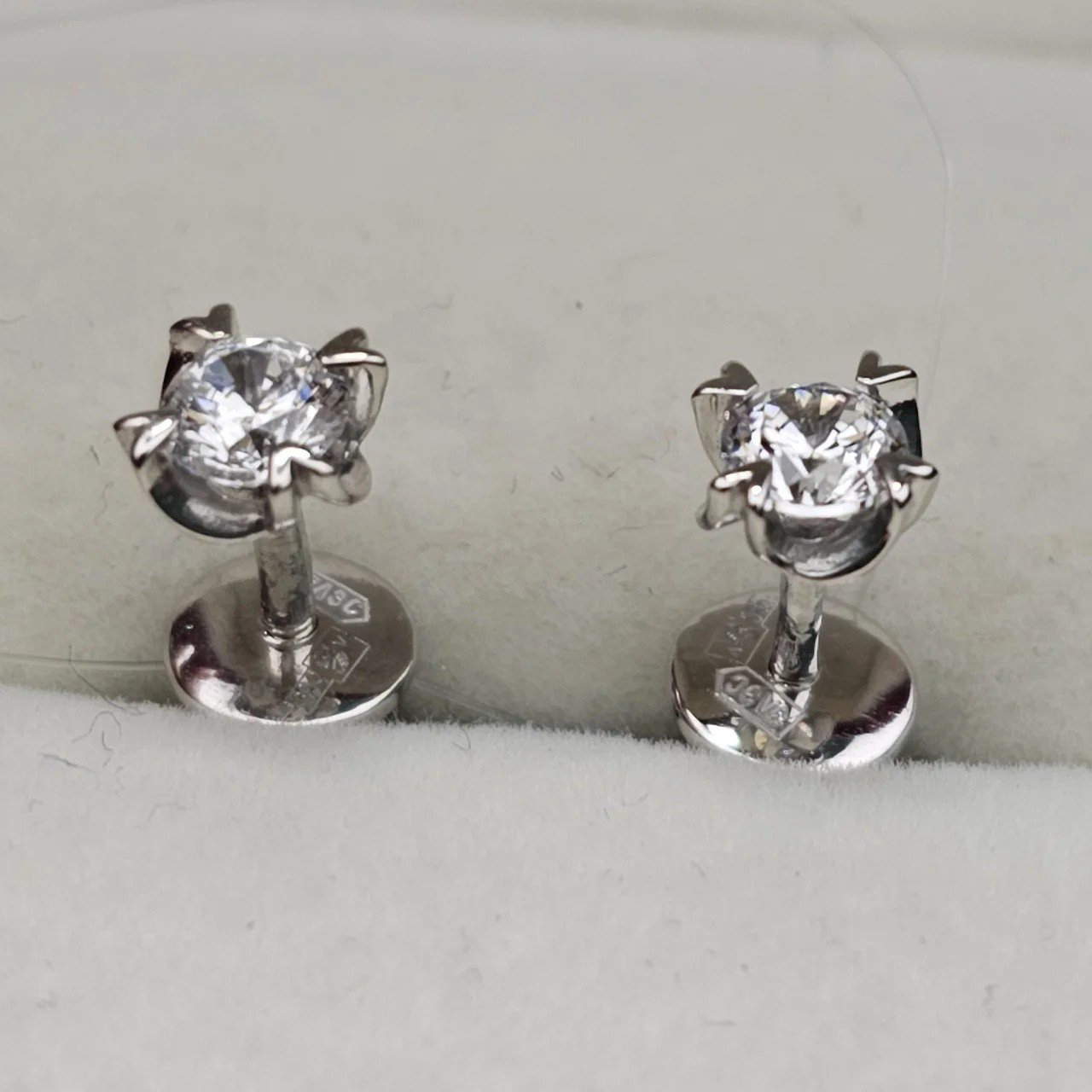 Серьги Deimantas 107772098 1,34гр. купить,NaN