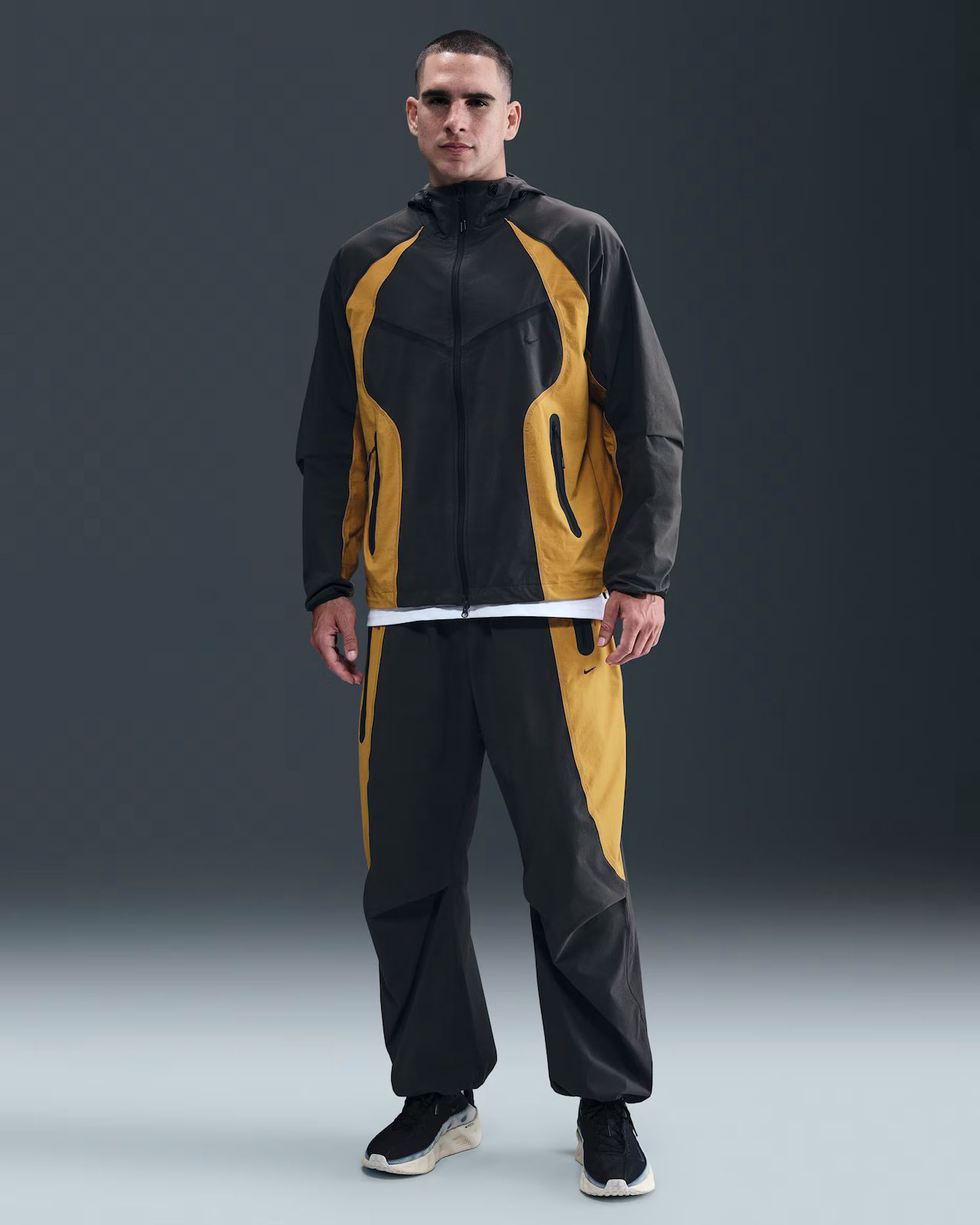 Ветровка Nike IH8461-060 чёрно-жёлтая M купить,NaN