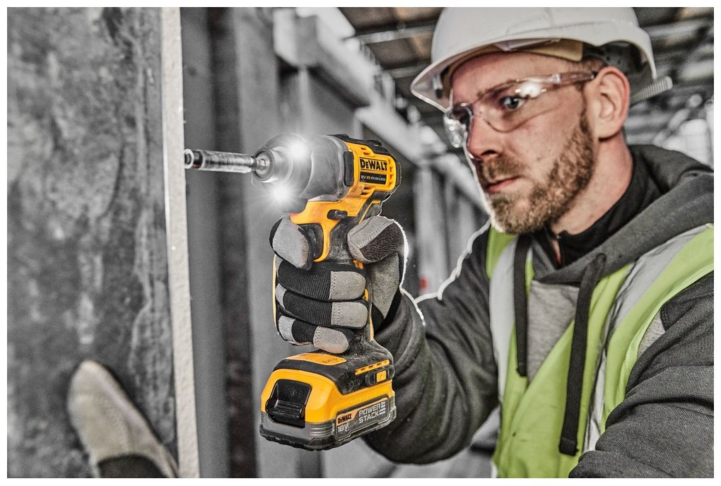 DeWALT шуруповерт DCF840N-XJ