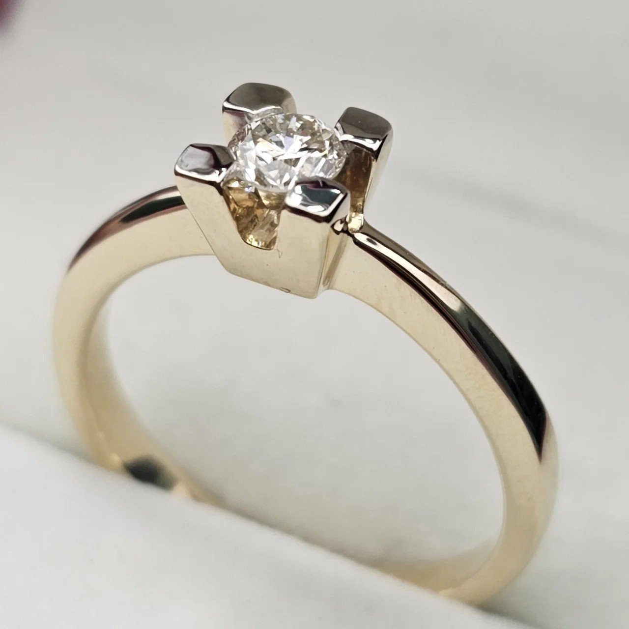 Кольцо Deimantas 107988406 18р 3,9гр 0,32ct. купить,NaN