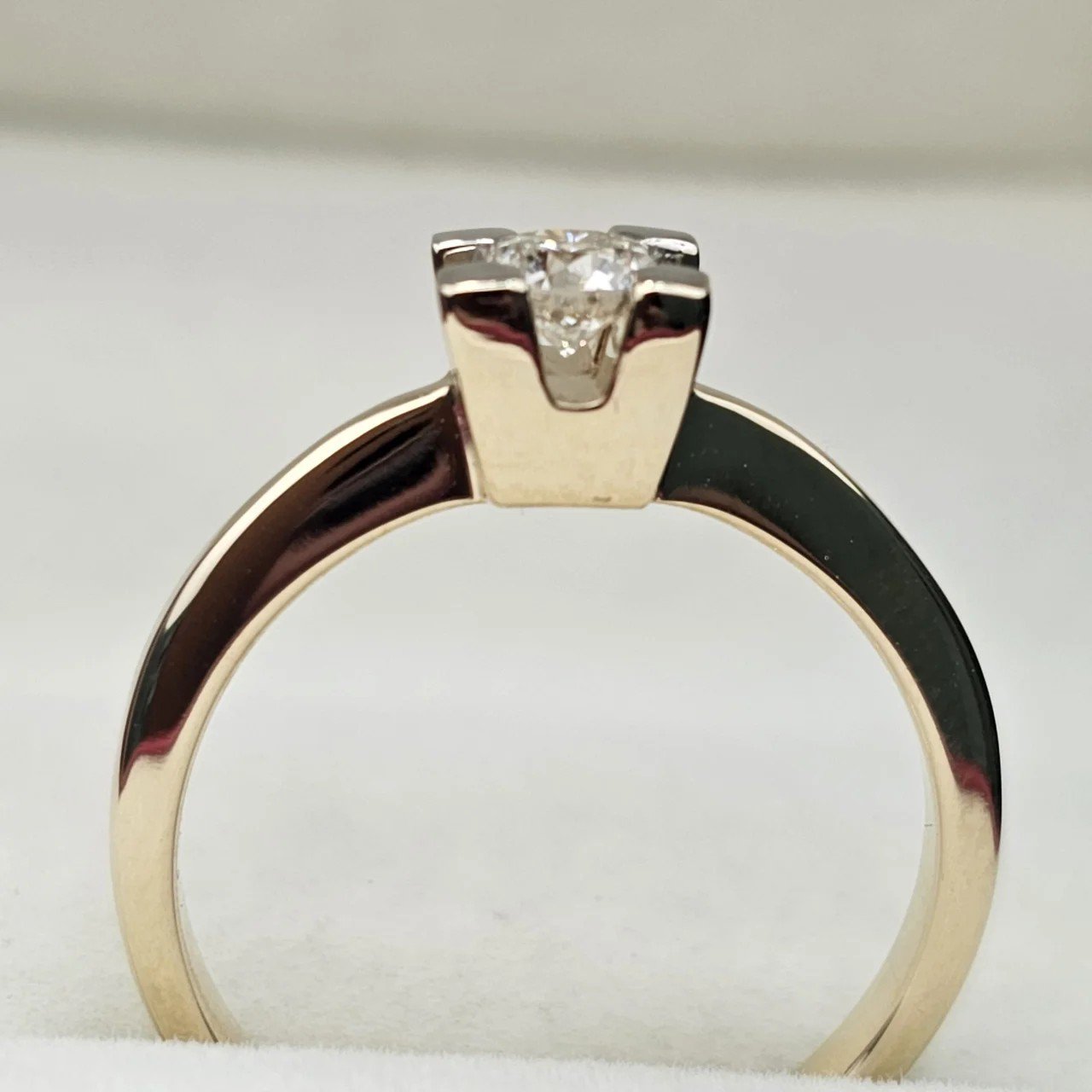 Кольцо Deimantas 107988406 18р 3,9гр 0,32ct. купить,NaN