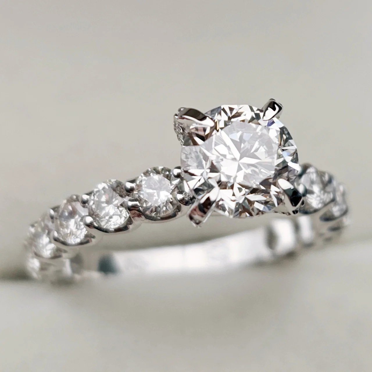 Кольцо Deimantas 108008795 17,5р 4,04гр 3,06ct. купить,NaN