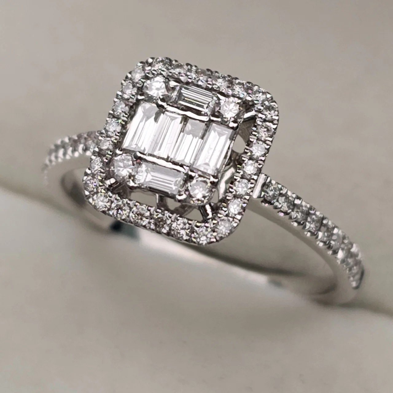 Кольцо Deimantas 107986477 17р 2,34гр 0,6ct. купить,NaN