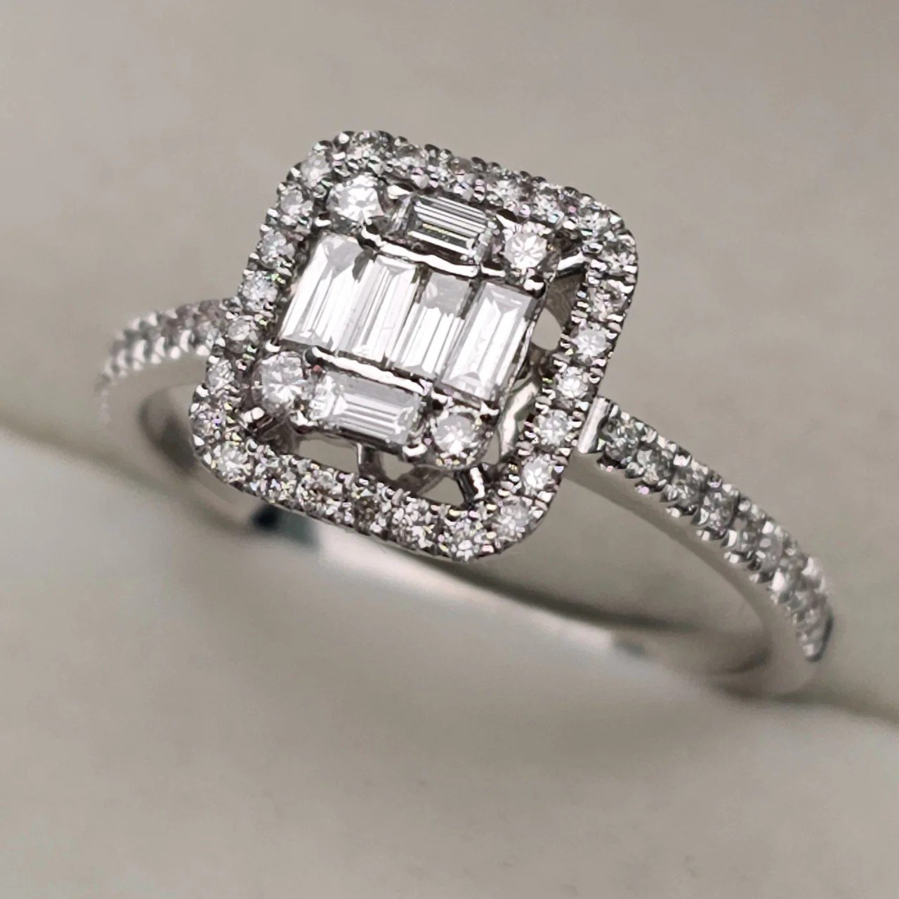 Кольцо Deimantas 107986477 17р 2,34гр 0,6ct. купить,NaN