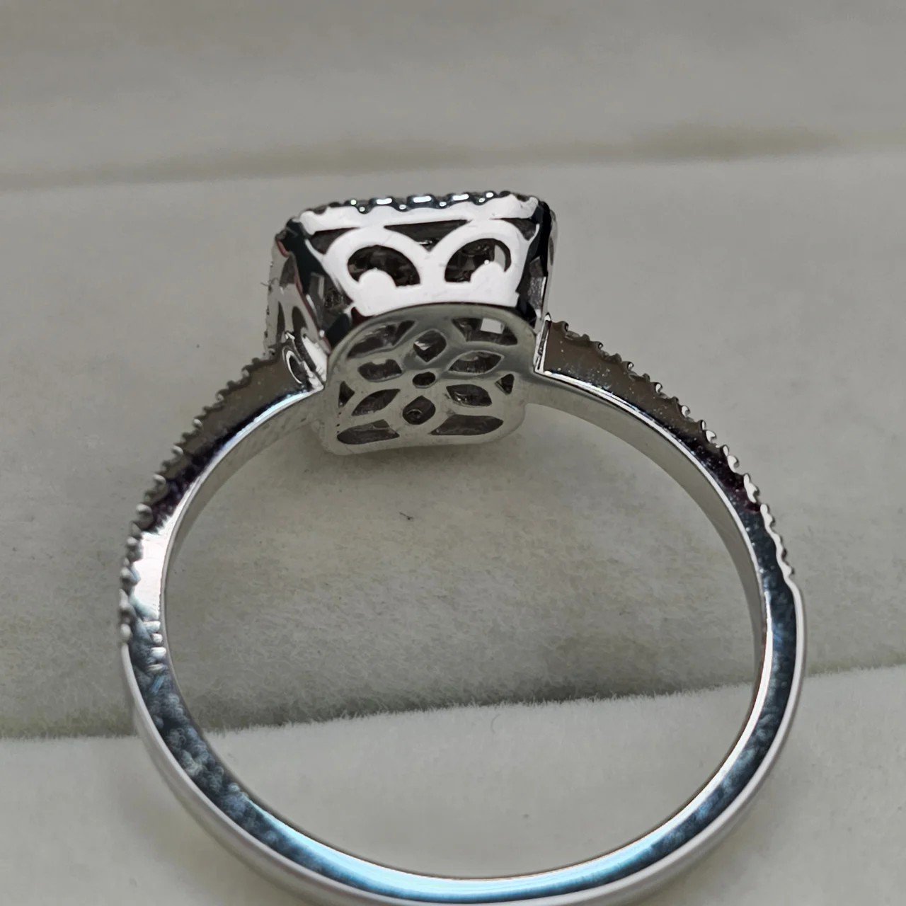 Кольцо Deimantas 107986477 17р 2,34гр 0,6ct. купить,NaN