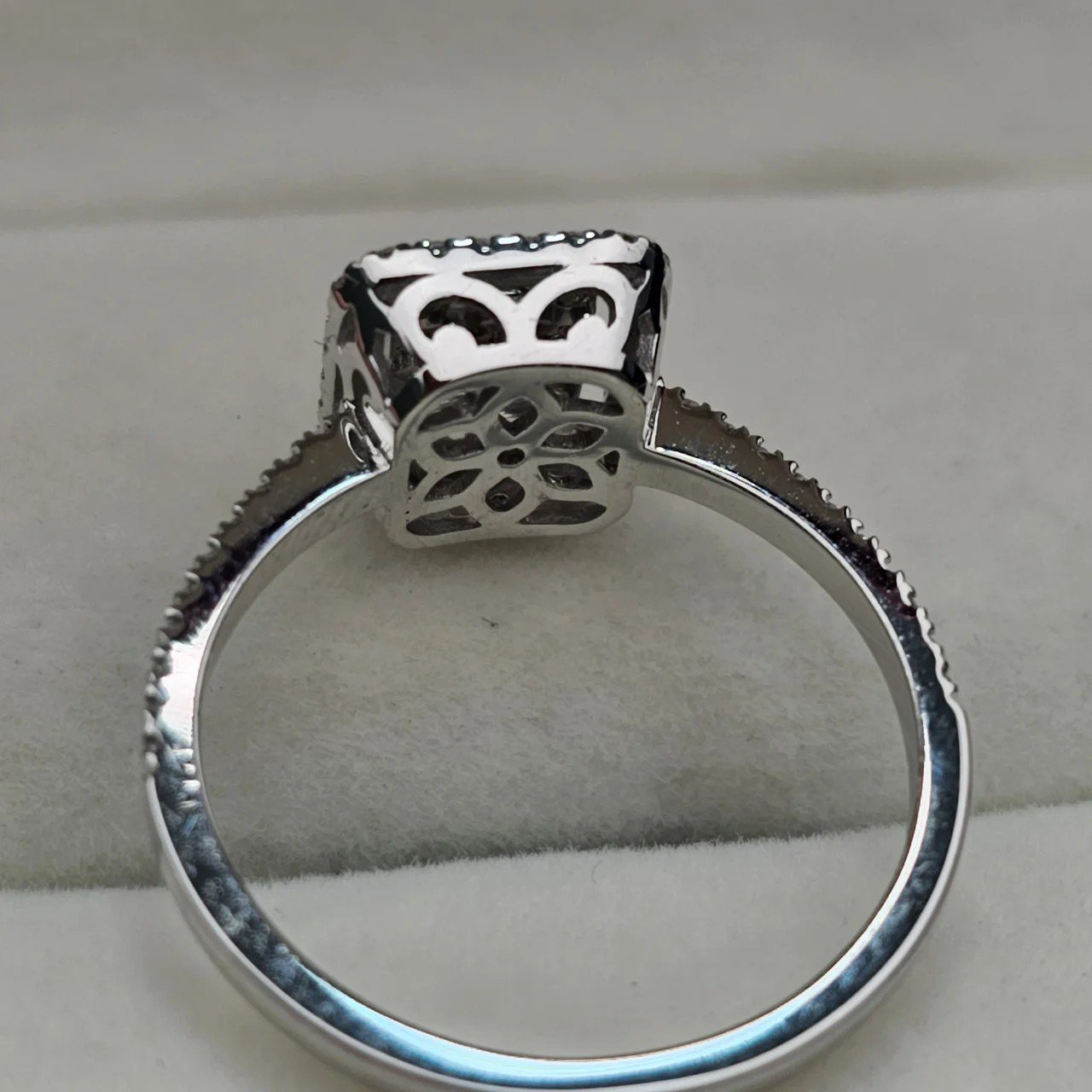 Кольцо Deimantas 107986477 17р 2,34гр 0,6ct. купить,NaN