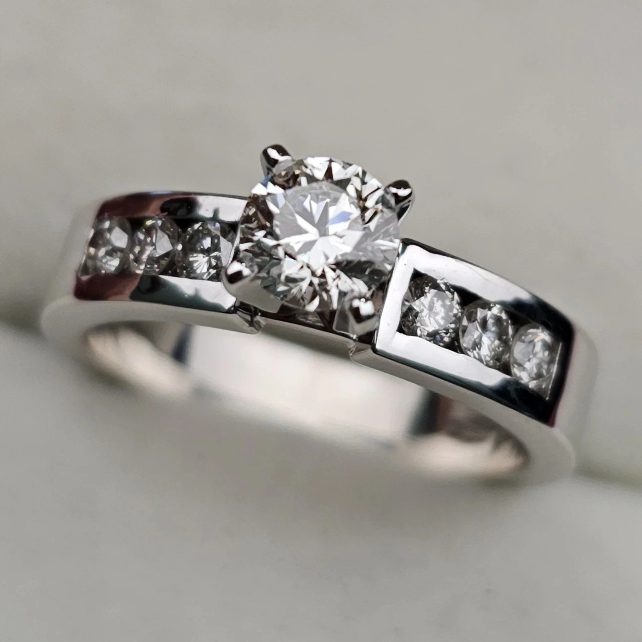 Кольцо Deimantas 107984350 15,5р 4,31гр 0,66ct. купить,NaN