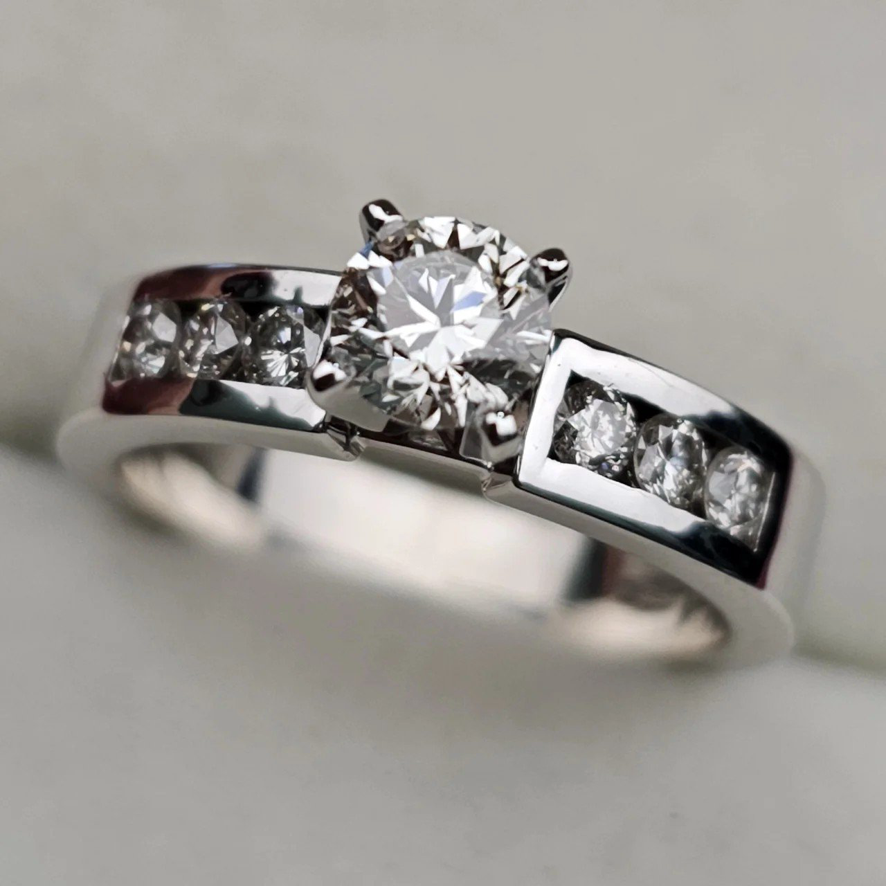 Кольцо Deimantas 107984350 15,5р 4,31гр 0,66ct. купить,NaN