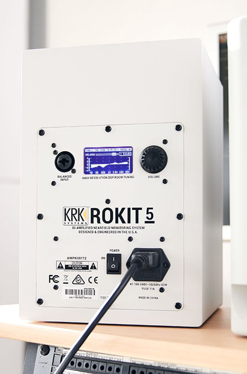 Студийный монитор KRK ROKIT RP5G4 белый купить,NaN