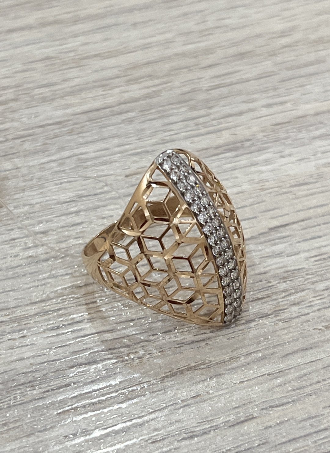 Кольцо Diamant 4567754 размер 19 вес 2.9 г золото, фианит купить,NaN