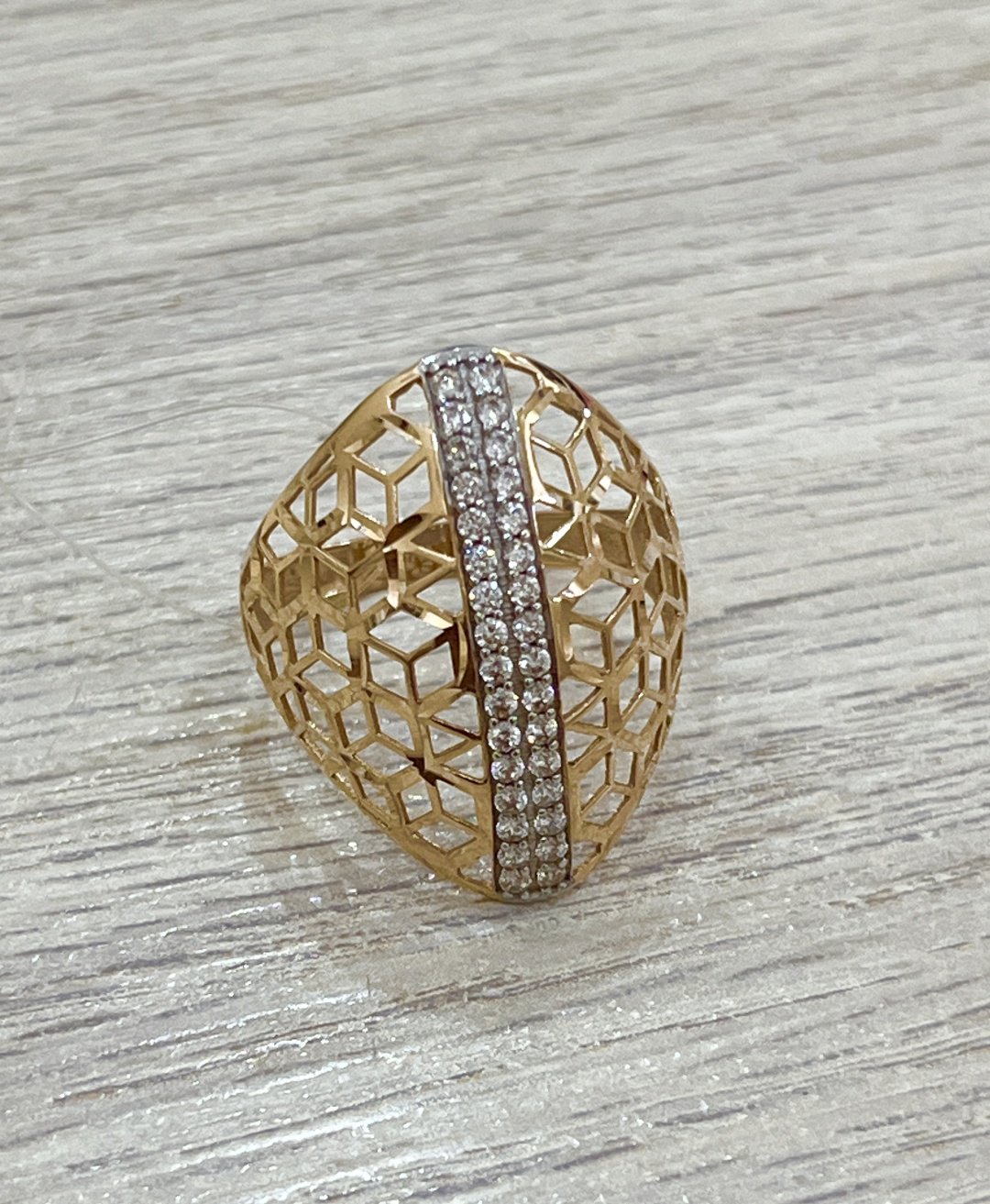 Кольцо Diamant 4567754 размер 19 вес 2.9 г золото, фианит купить,NaN
