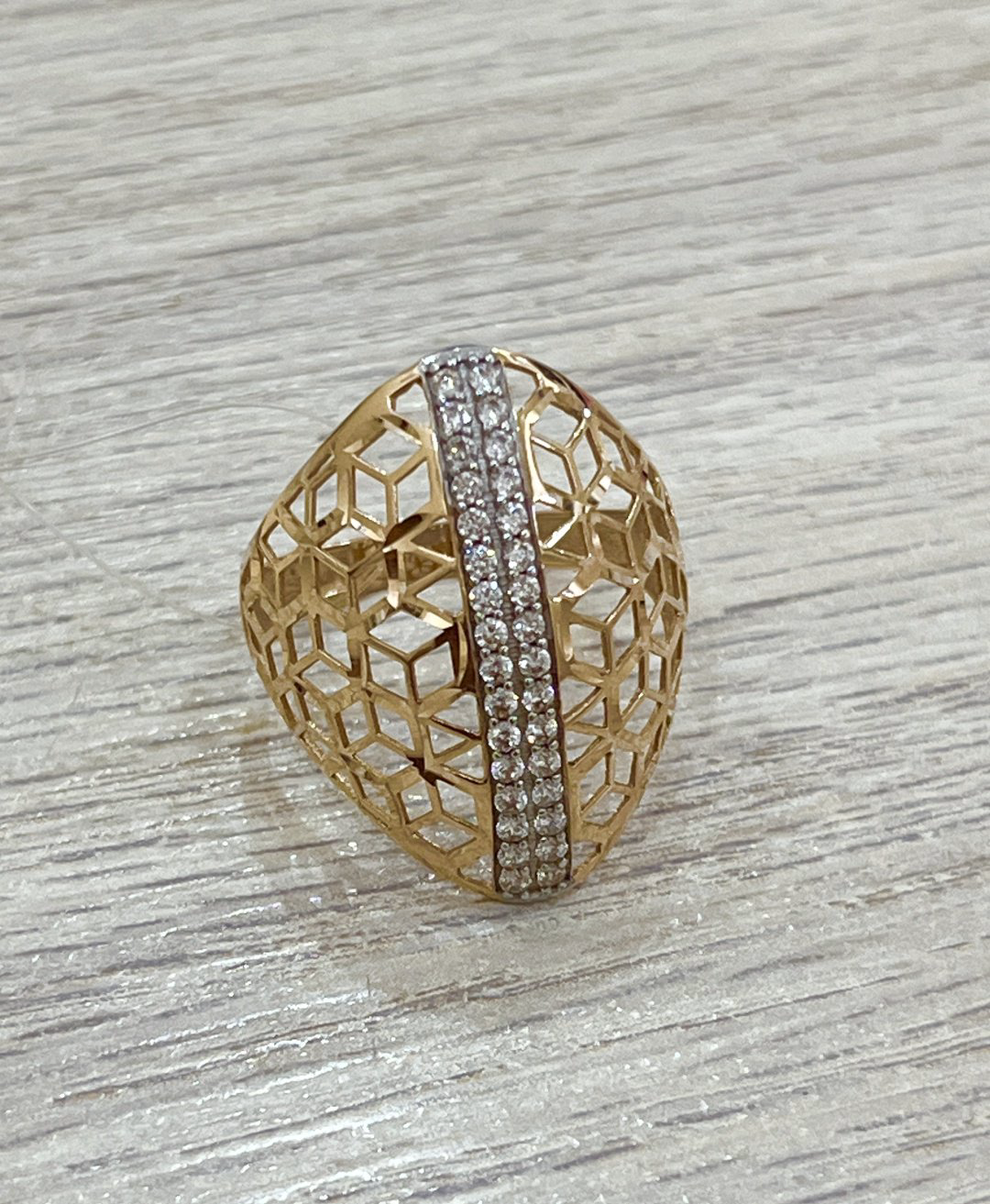 Кольцо Diamant 4567754 размер 19 вес 2.9 г золото, фианит купить,NaN