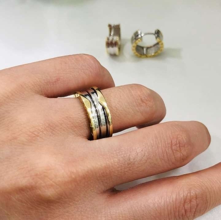 Кольцо Diamant 224220 размер 19 вес 6 г золото, без вставок купить,NaN