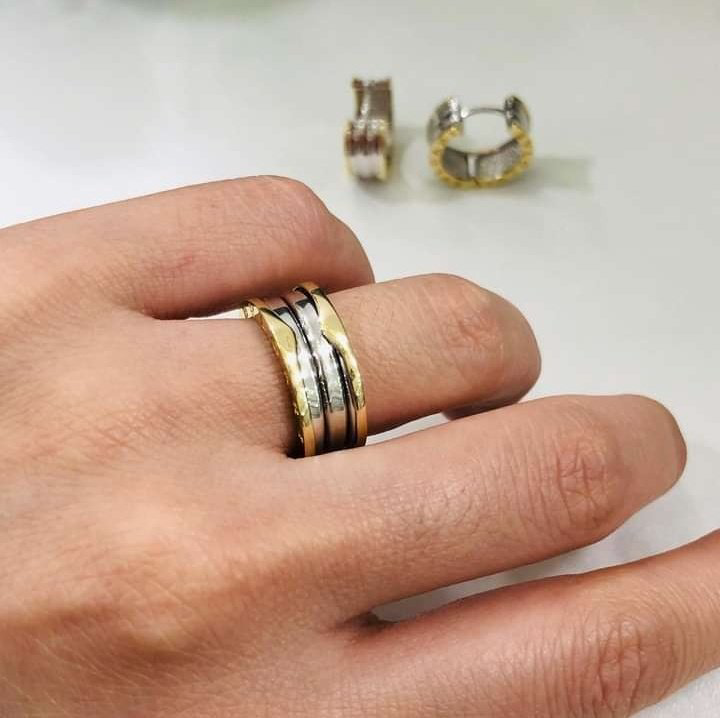 Кольцо Diamant 224220 размер 19 вес 6 г золото, без вставок купить,NaN