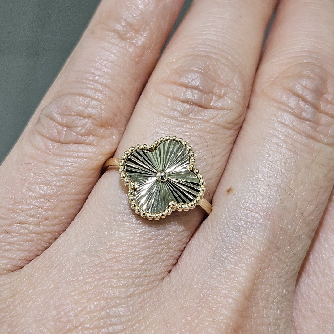 Кольцо Gaukhar Jewelry GJ0915-R размер 17.5 вес 2.2 г золото, без вставок купить,NaN