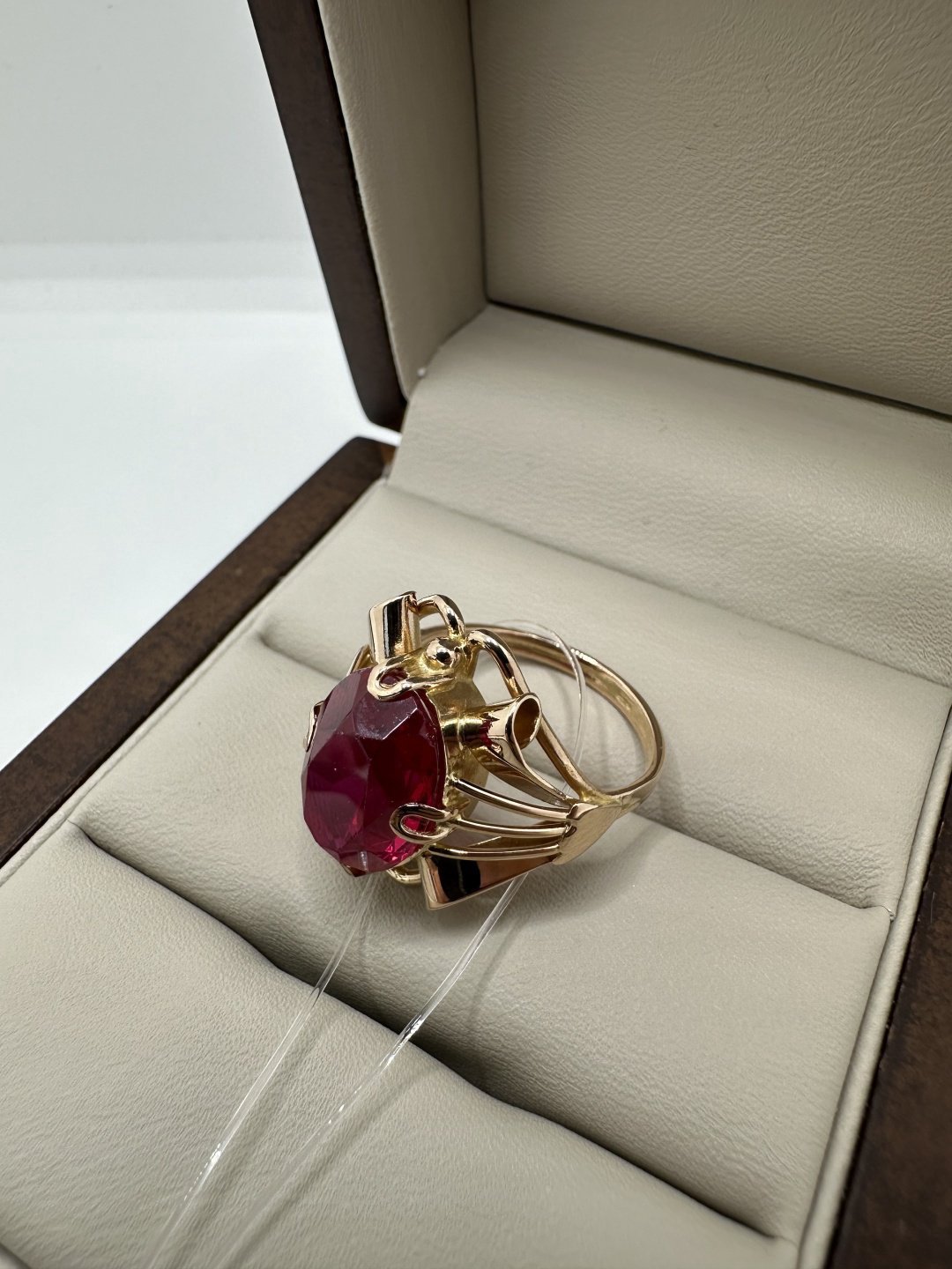 Кольцо Золото России Alone Jewelry размер 18 вес 6.67 г золото, рубин купить,NaN