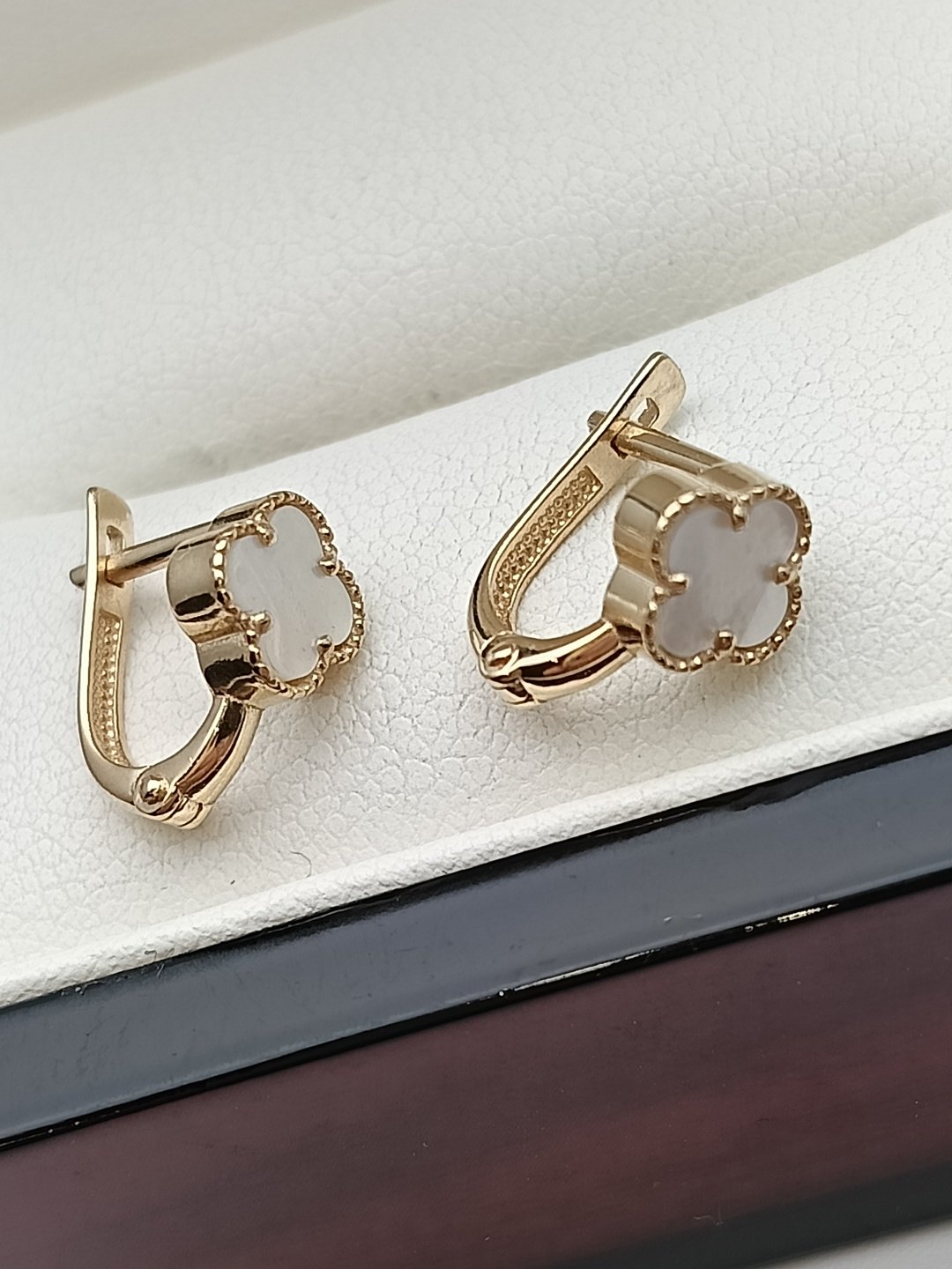 Серьги Arti-Gold 333333 вес 1.72 г золото, перламутр купить,NaN