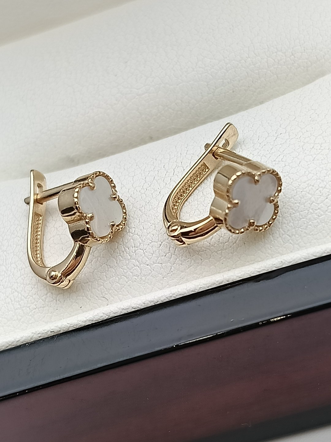 Серьги Arti-Gold 333333 вес 1.72 г золото, перламутр купить,NaN