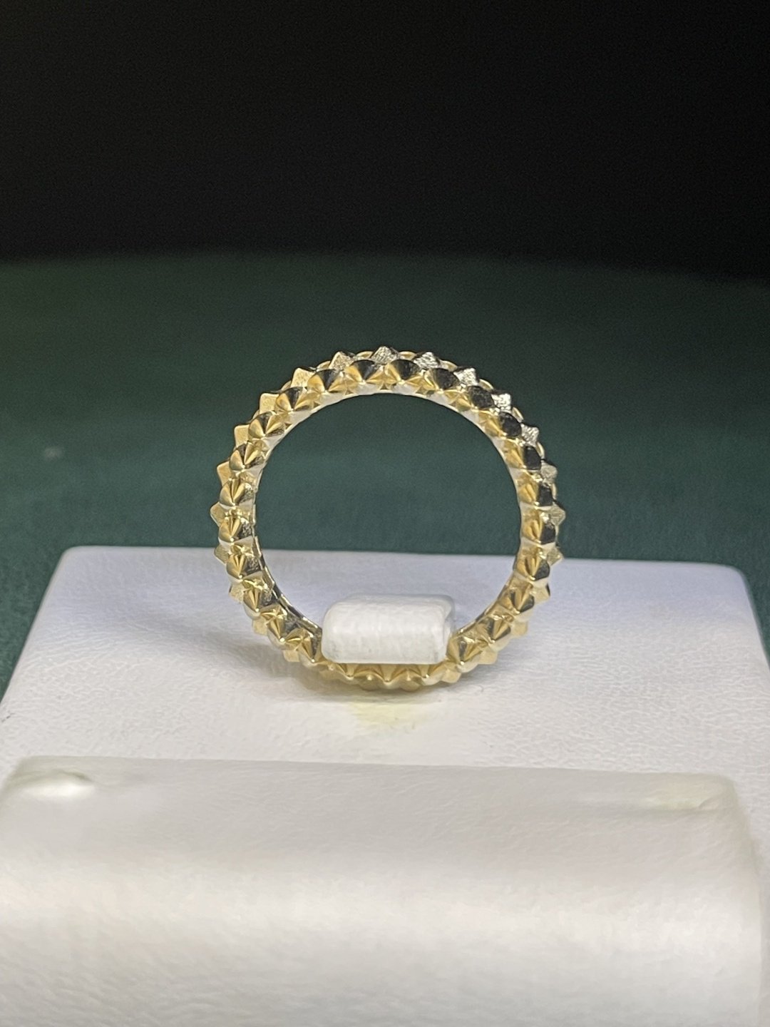 Кольцо Jado Jewellery JJ23102706 размер 17 вес 3.49 г золото, без вставок купить,NaN