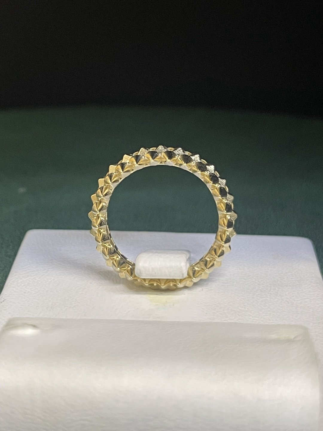 Кольцо Jado Jewellery JJ23102706 размер 17 вес 3.49 г золото, без вставок купить,NaN