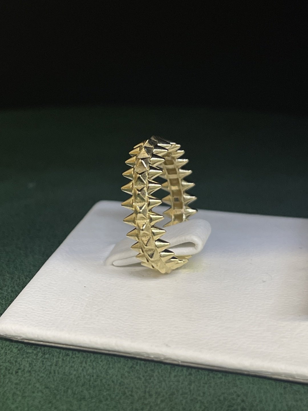 Кольцо Jado Jewellery JJ23102706 размер 17 вес 3.49 г золото, без вставок купить,NaN