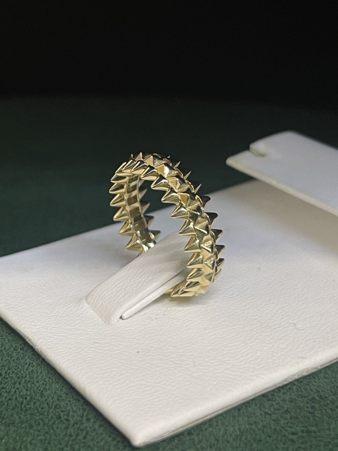 Кольцо Jado Jewellery JJ23102705 размер 16.2 вес 3.23 г золото, без вставок купить,NaN