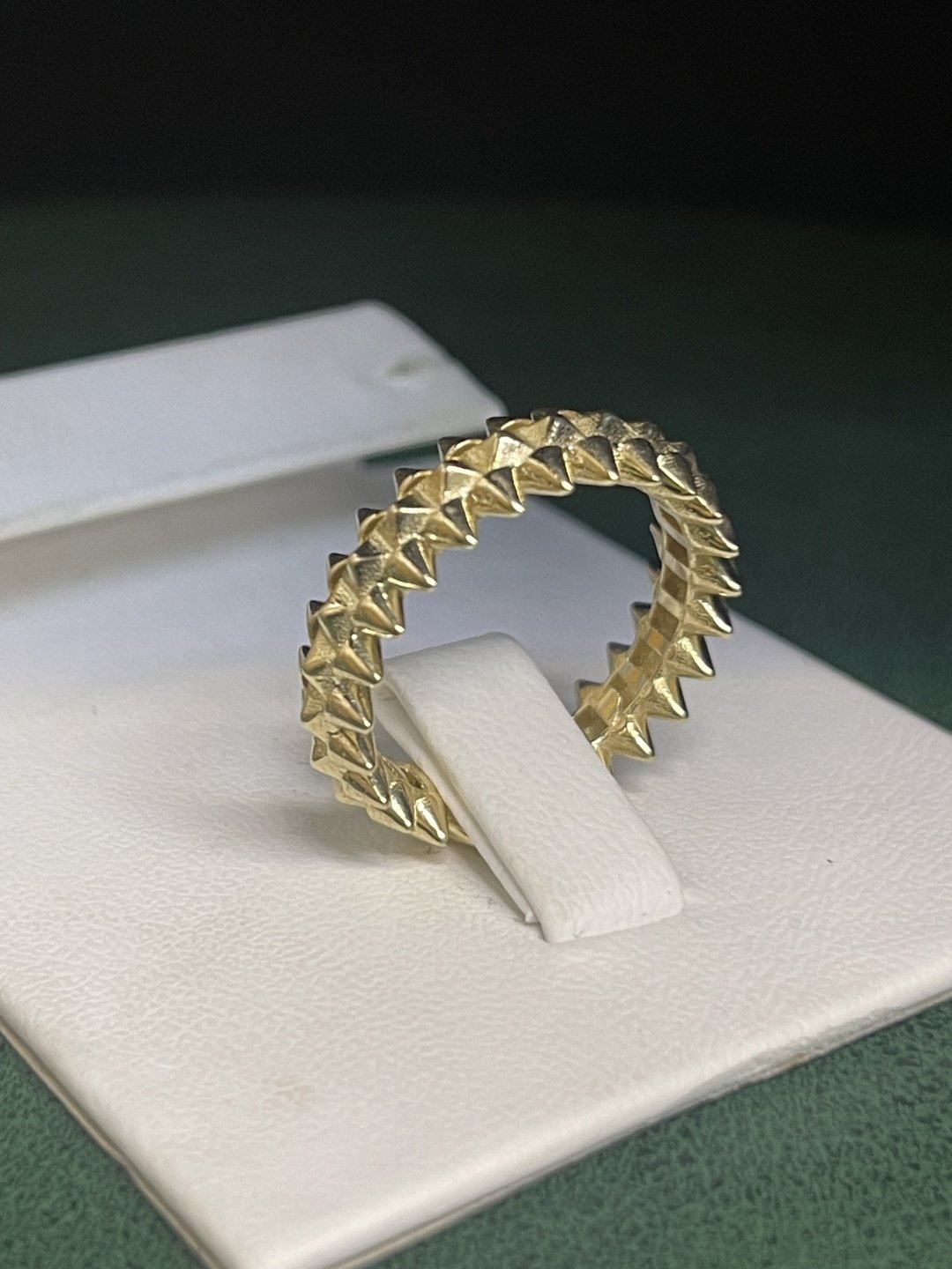 Кольцо Jado Jewellery JJ23102706 размер 17 вес 3.49 г золото, без вставок купить,NaN