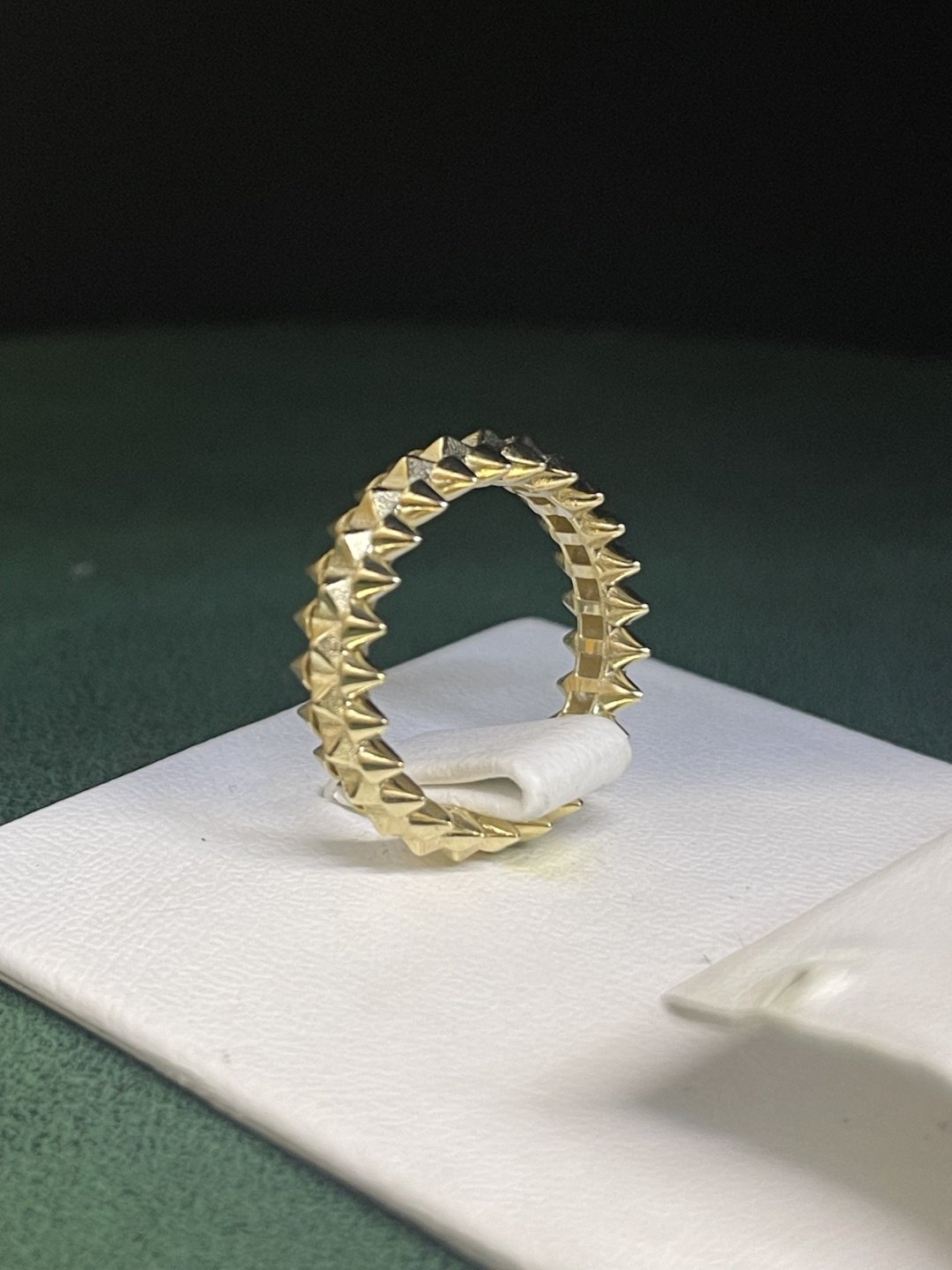 Кольцо Jado Jewellery JJ23102706 размер 17 вес 3.49 г золото, без вставок купить,NaN