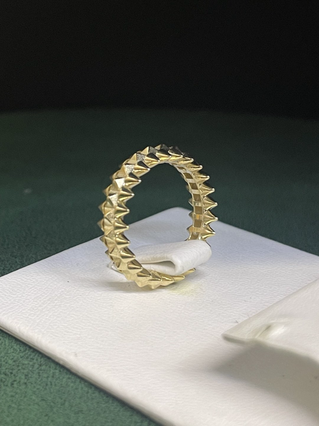 Кольцо Jado Jewellery JJ23102706 размер 17 вес 3.49 г золото, без вставок купить,NaN