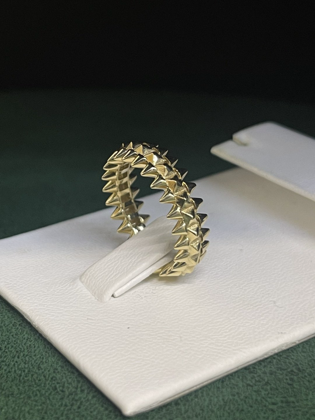 Кольцо Jado Jewellery JJ23102706 размер 17 вес 3.49 г золото, без вставок купить,NaN