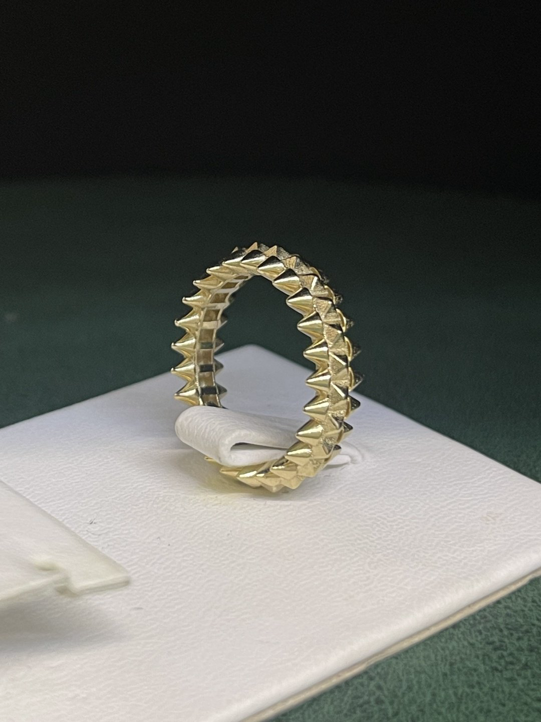 Кольцо Jado Jewellery JJ23102706 размер 17 вес 3.49 г золото, без вставок купить,NaN