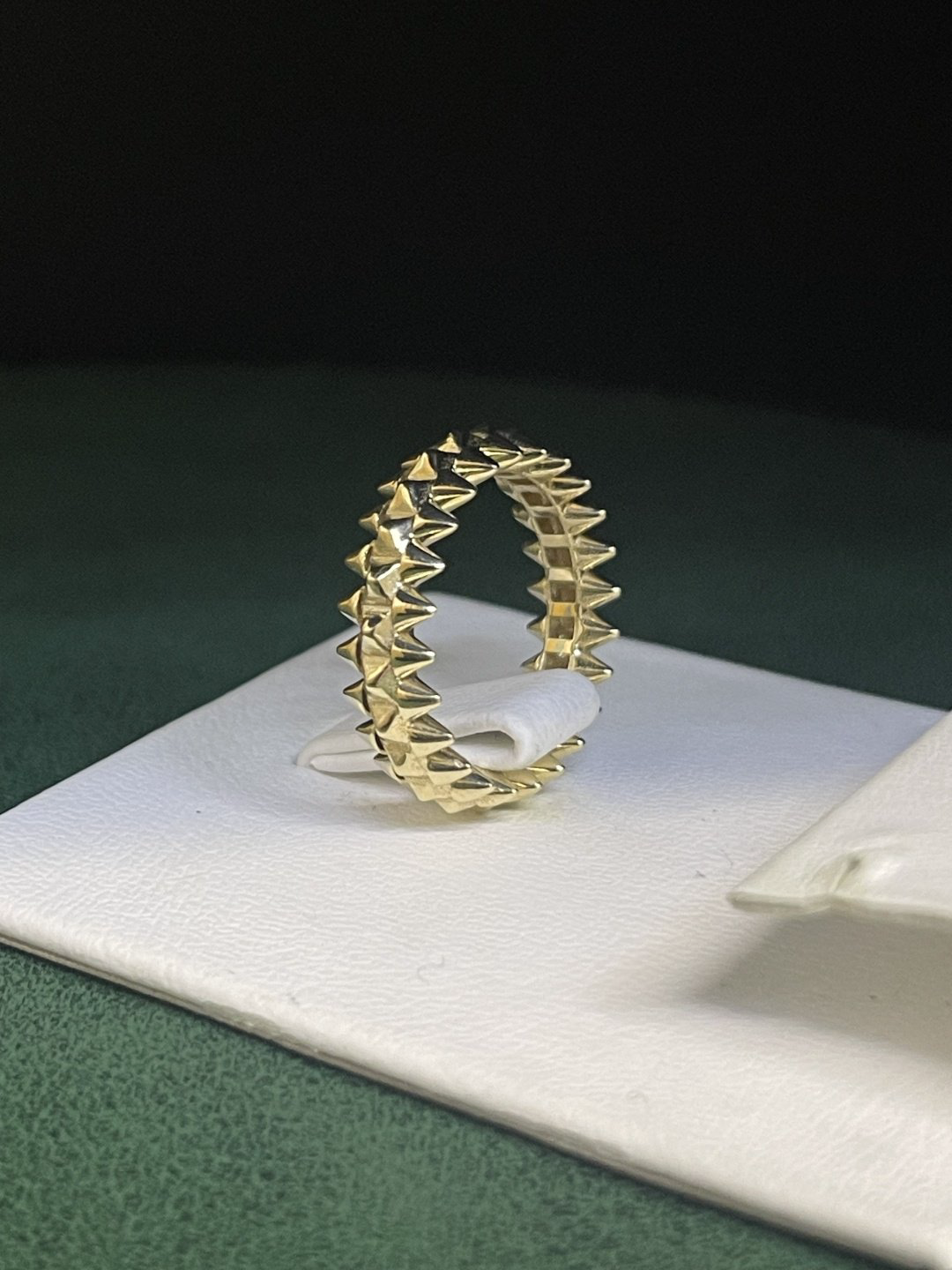 Кольцо Jado Jewellery JJ23102705 размер 16.2 вес 3.23 г золото, без вставок купить,NaN
