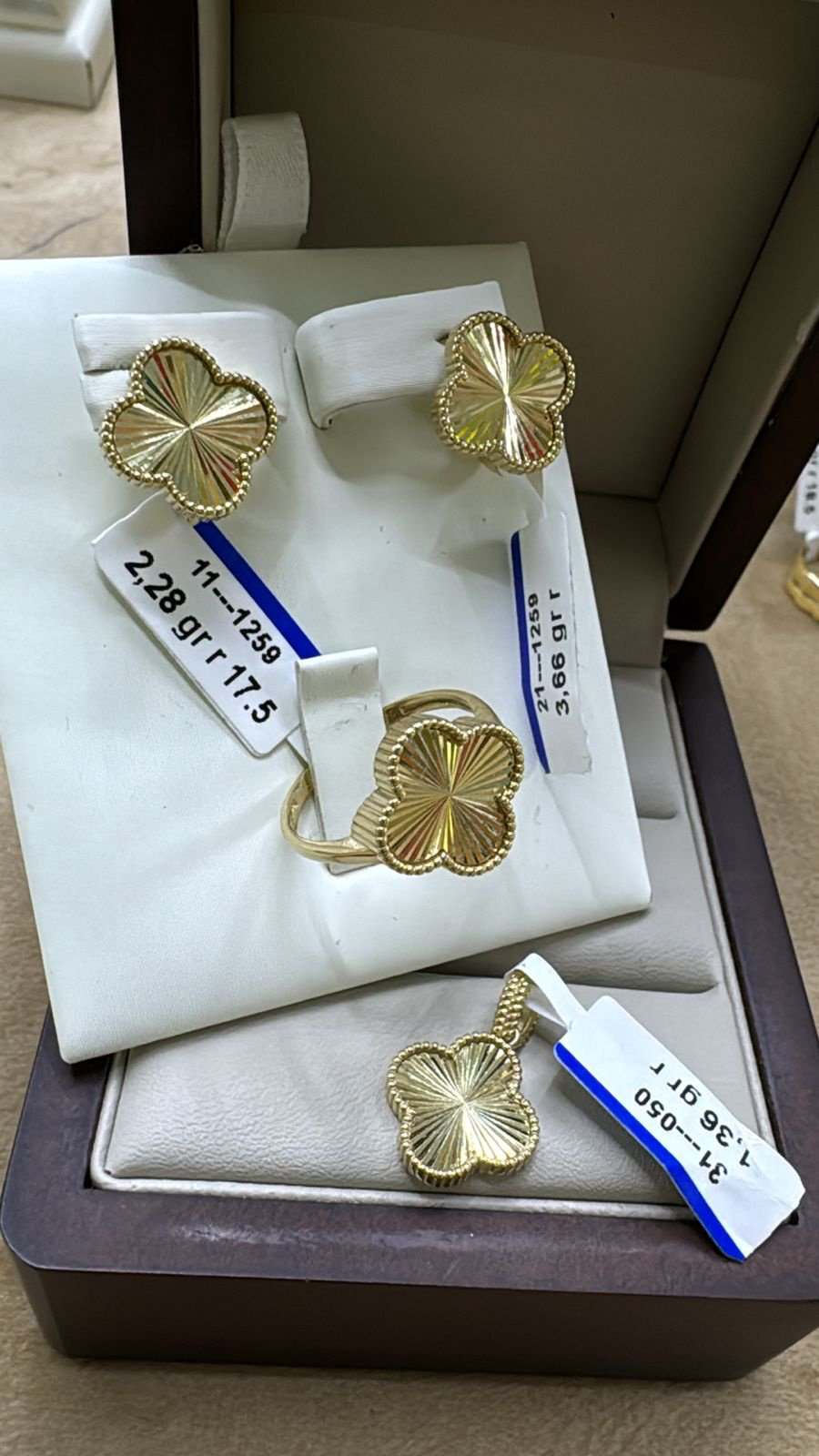 ALTYN SYRGA 5688 вес 7.3 г золото, без вставок купить,NaN