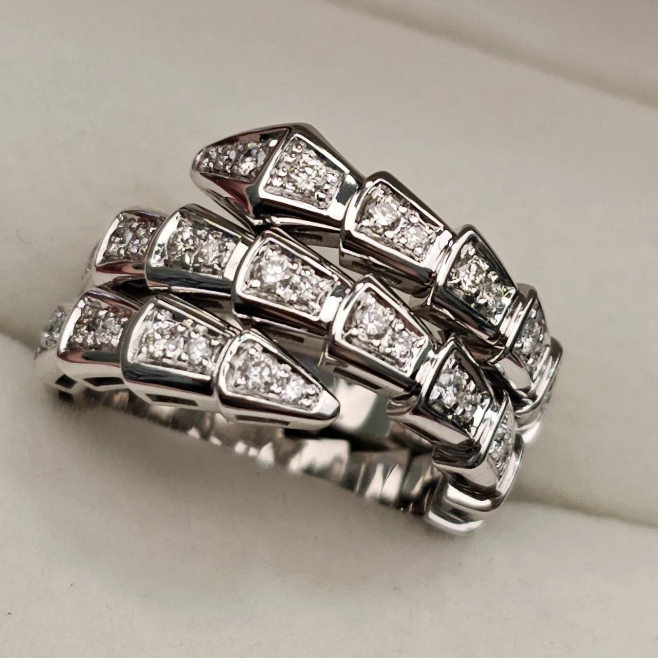 Кольцо Deimantas 107984406 17,5р 10,87гр 0,95ct. купить,NaN
