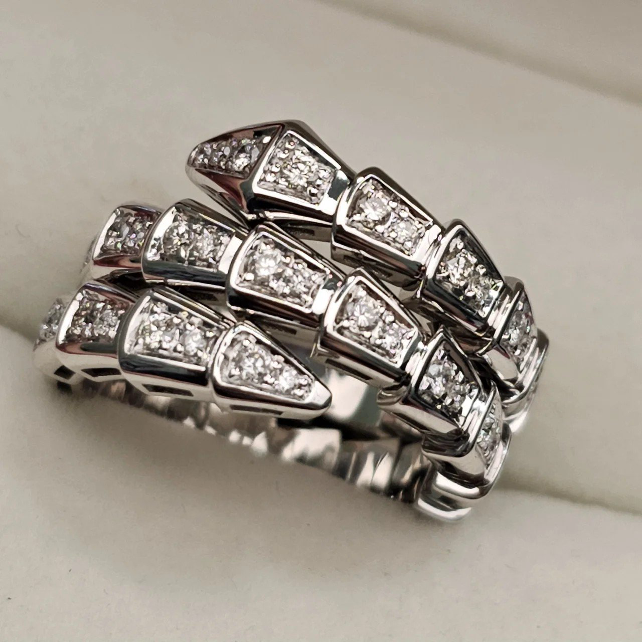 Кольцо Deimantas 107984406 17,5р 10,87гр 0,95ct. купить,NaN
