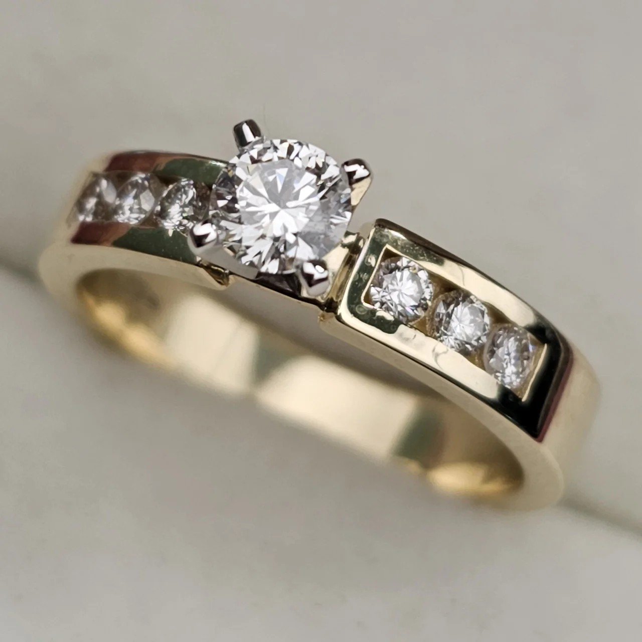 Кольцо Deimantas 107983974 16,5р 4,51гр 0,66ct. купить,NaN