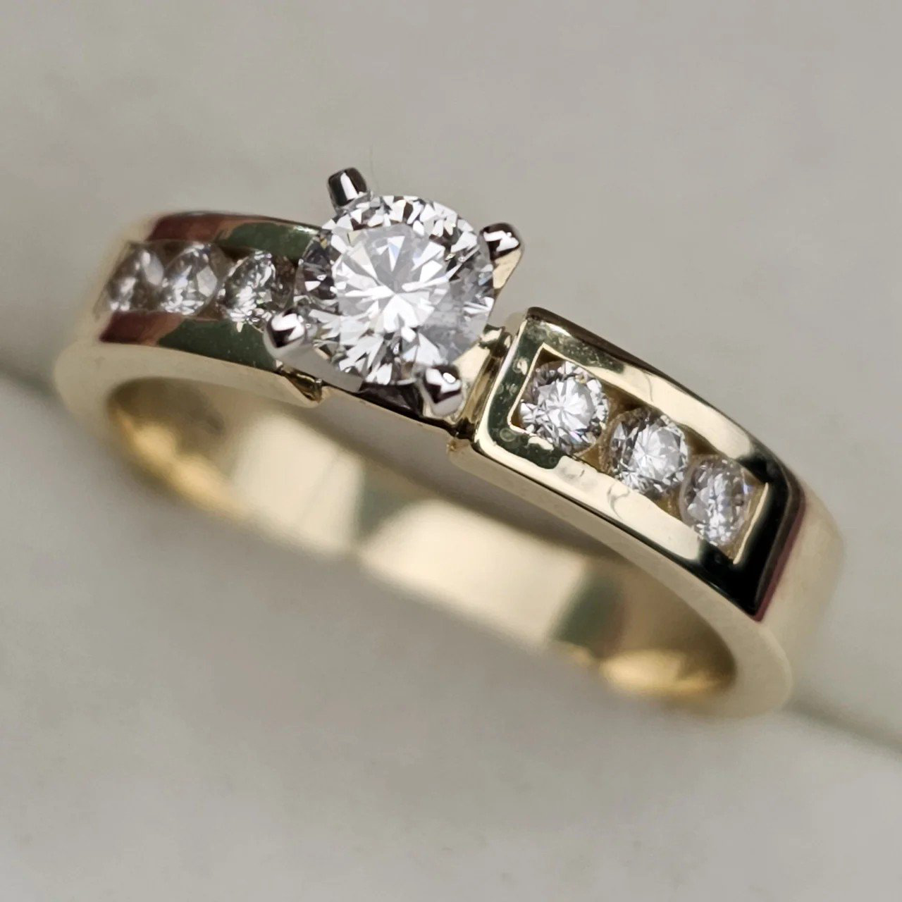 Кольцо Deimantas 107983974 16,5р 4,51гр 0,66ct. купить,NaN