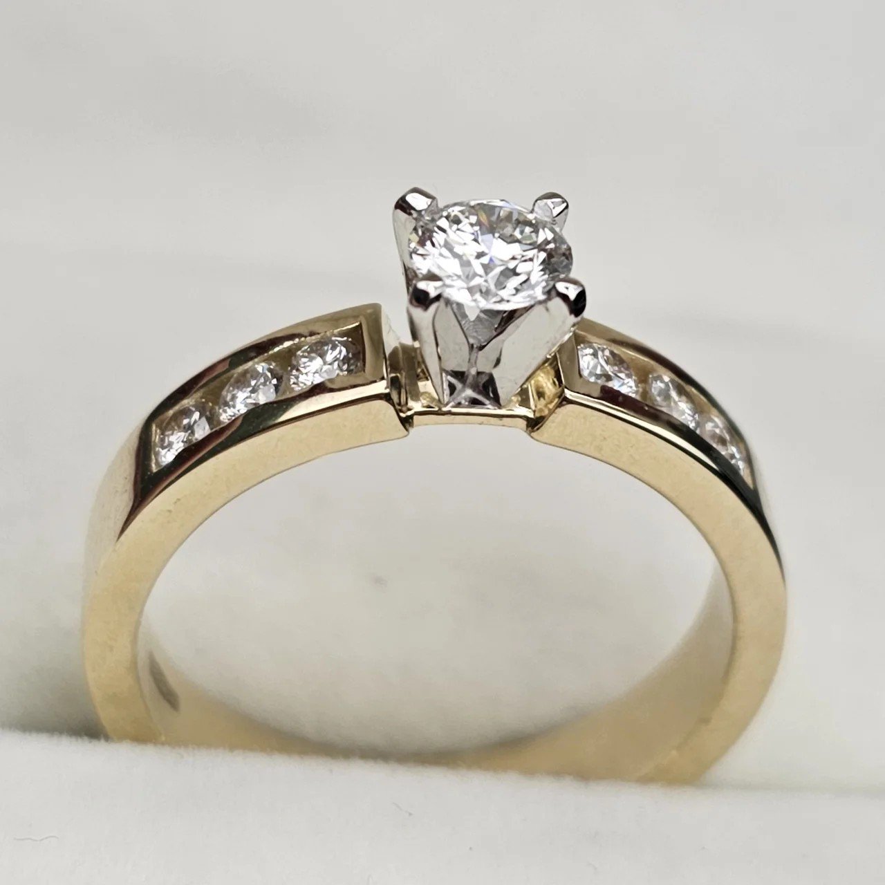 Кольцо Deimantas 107984017 16,5р 4,51гр 0,59ct. купить,NaN