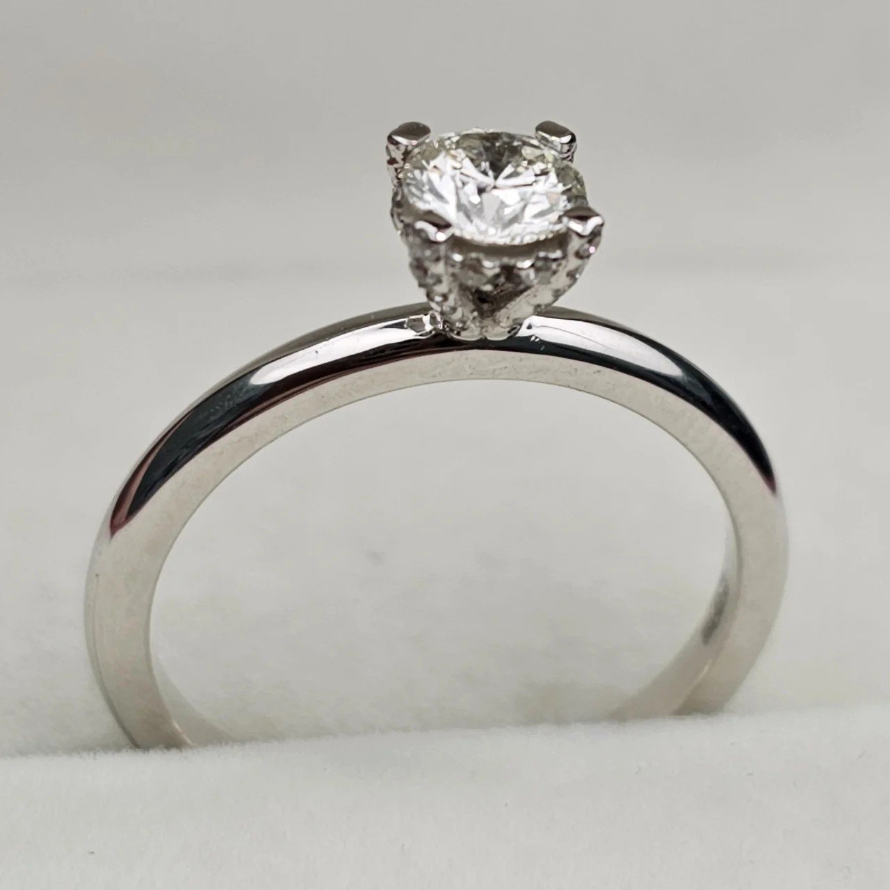 Кольцо Deimantas 107986150 16,5р 2,85гр 0,54ct. купить,NaN