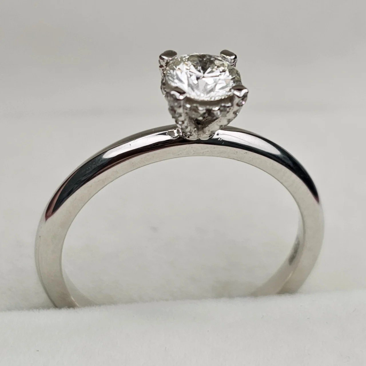 Кольцо Deimantas 107986150 16,5р 2,85гр 0,54ct. купить,NaN
