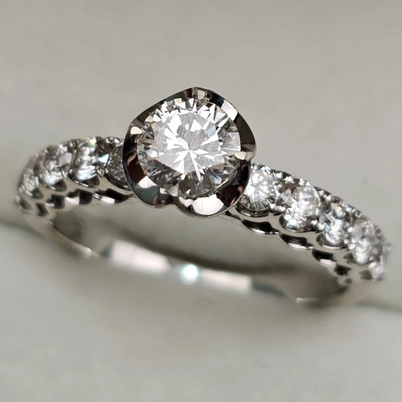 Кольцо Deimantas 107983611 17р 3,31гр 1,29ct. купить,NaN