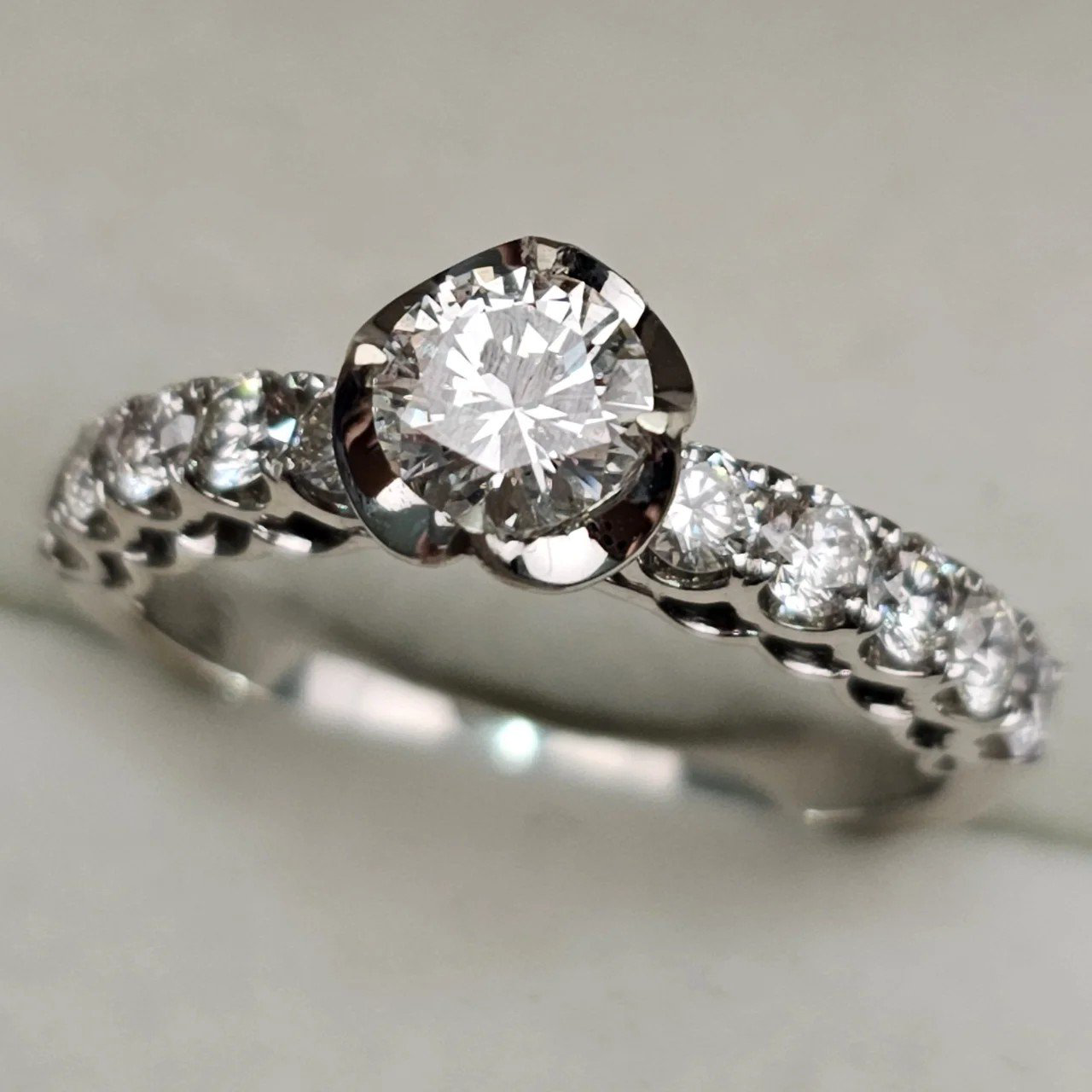Кольцо Deimantas 107983611 17р 3,31гр 1,29ct. купить,NaN