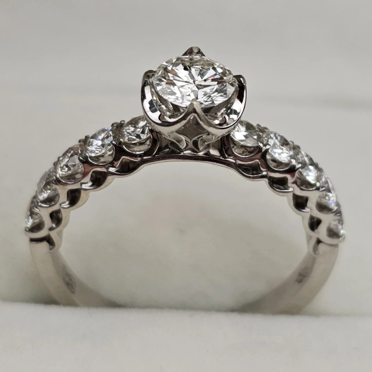 Кольцо Deimantas 107983611 17р 3,31гр 1,29ct. купить,NaN