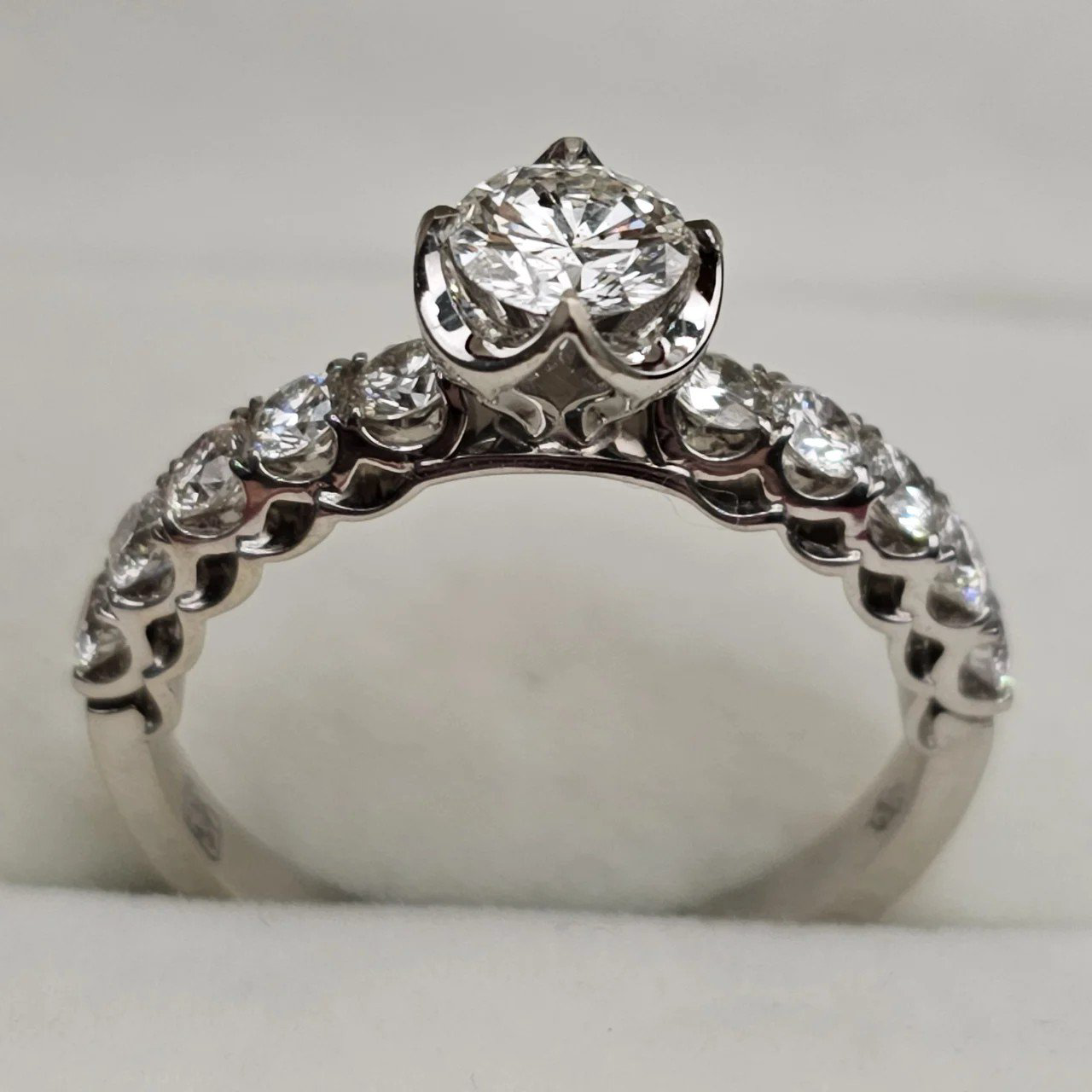 Кольцо Deimantas 107983611 17р 3,31гр 1,29ct. купить,NaN