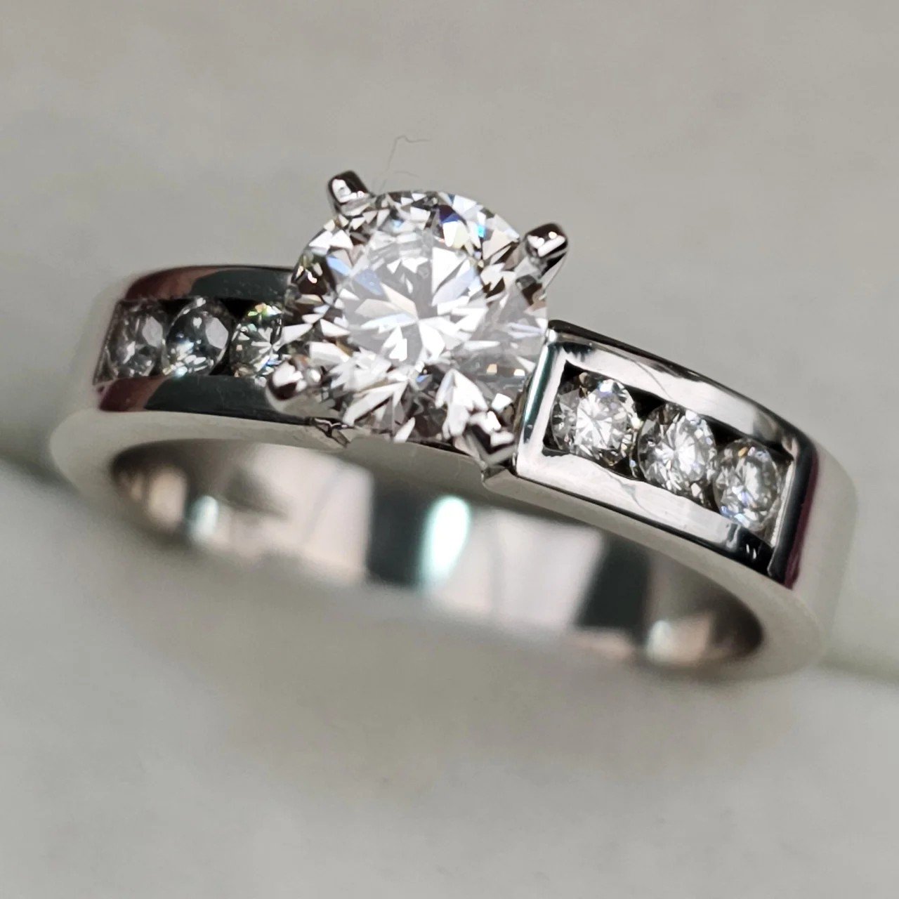 Кольцо Deimantas 107984368 17р 4,79гр 0,97ct. купить,NaN