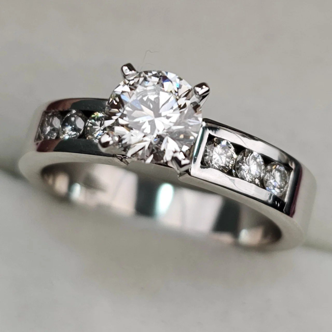 Кольцо Deimantas 107984368 17р 4,79гр 0,97ct. купить,NaN