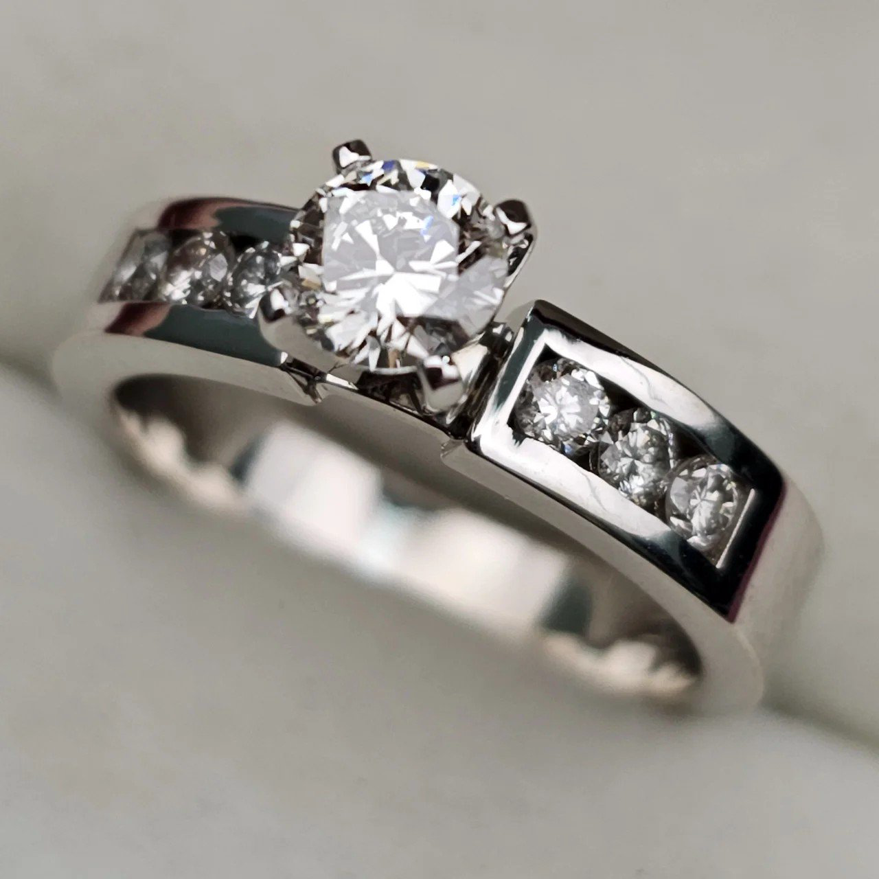 Кольцо Deimantas 107984390 16р 4,45гр 0,66ct. купить,NaN