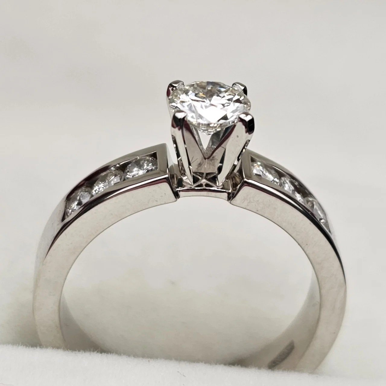 Кольцо Deimantas 107984390 16р 4,45гр 0,66ct. купить,NaN